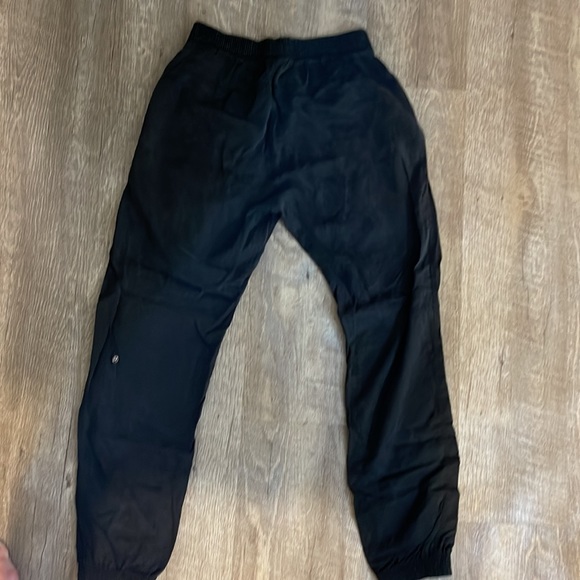 Like new Lululemon black tensel joggers - Picture 4 of 6